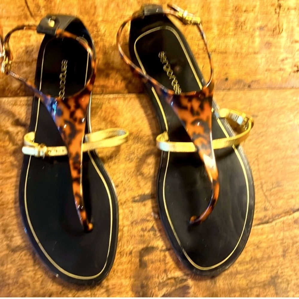 Sergio Rossi size 9 faux tortoiseshell and gold plastic flat thong sandals